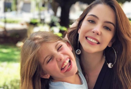 Bia Arantes revela que ensinava músicas de Sandy e Junior para atrizes mirins