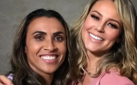 Paolla Oliveira posta foto com Marta e desabafa sobre seleção feminina