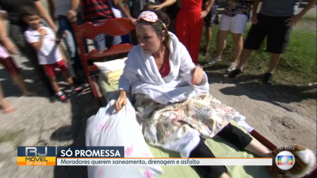 Repórter da Globo causa na web ao surgir na cama, e de pijama, no “RJ1”