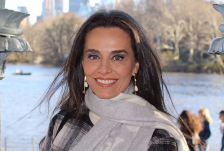Revoltada com som alto da vizinhança, Carla Vilhena solta o verbo na web