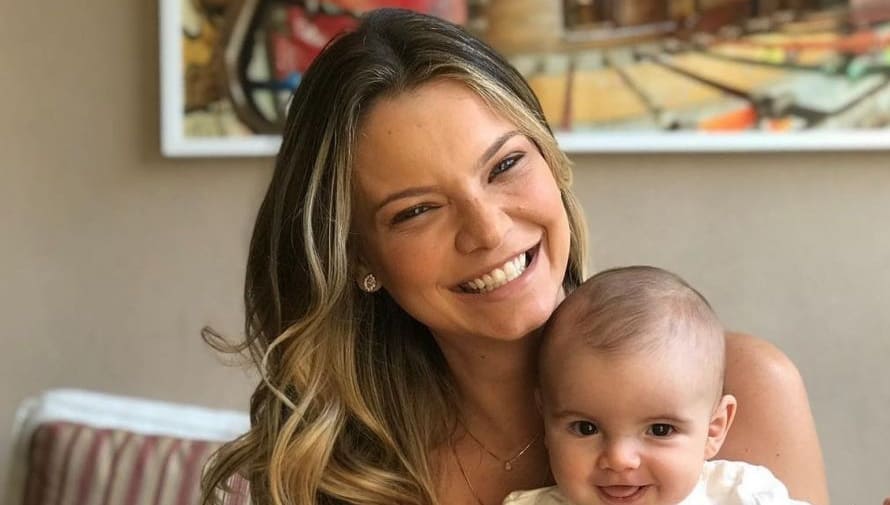 Milena Toscano comemora nove meses do filho e semelhança surpreende
