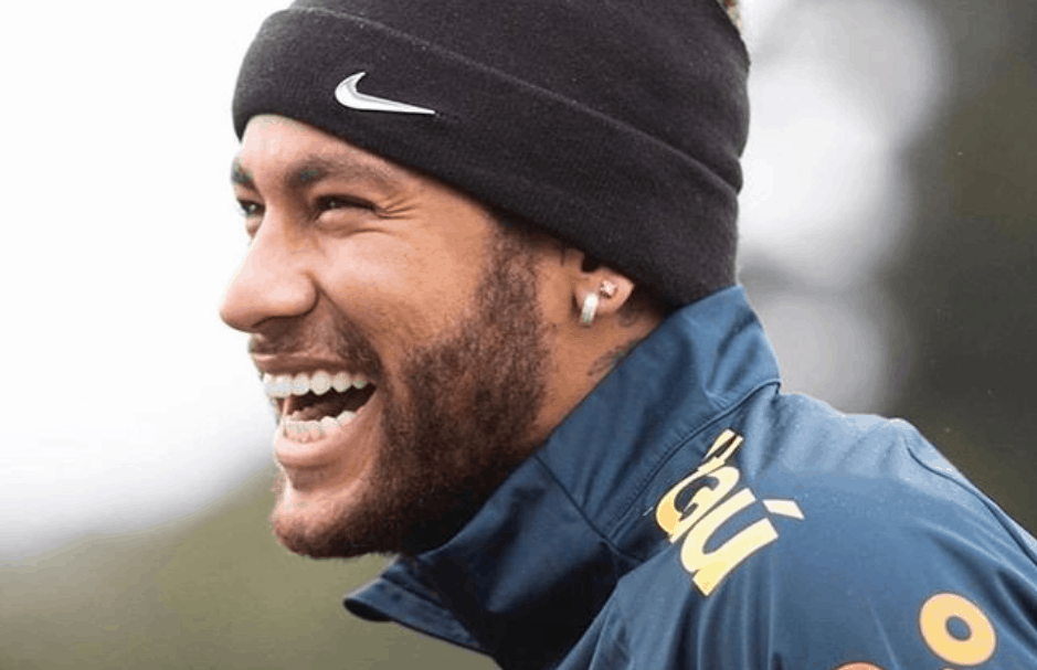 Com lesão no tornozelo, Neymar é visto curtindo duas festas no Rio