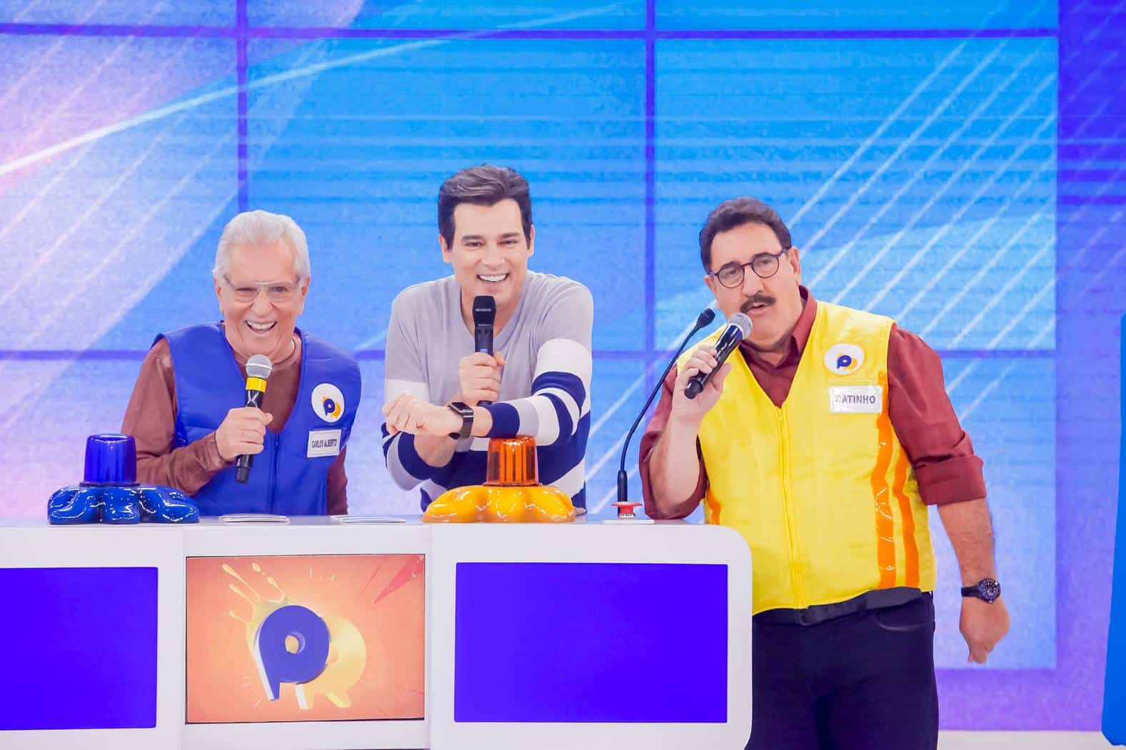 “Domingo Legal” escala Ratinho e Carlos Alberto para enfrentar “Domingo Show” ao vivo