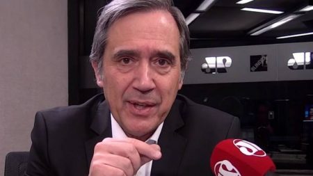 Suspenso por 30 dias, Marco Antonio Villa deixa a rádio Jovem Pan