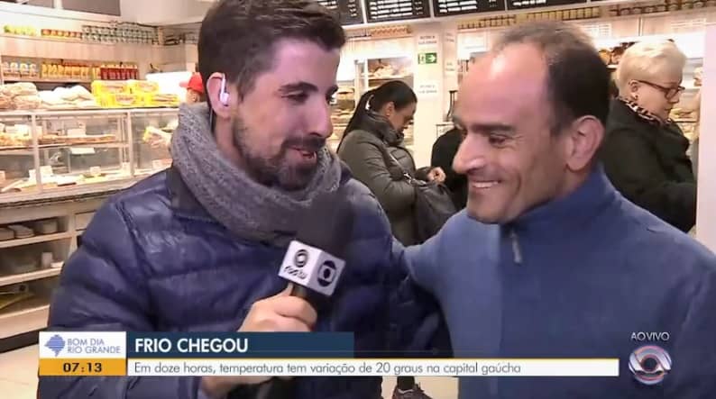 Em entrevista à afiliada da Globo, homem manda abraço para a Record