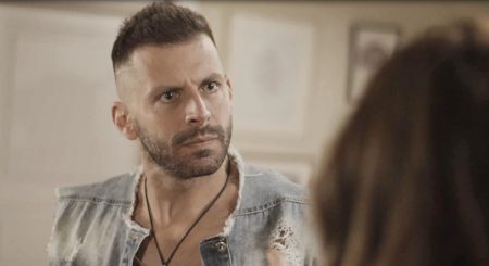 “Malhação”: Madureira tem crise de ciúmes de Carla, que reage