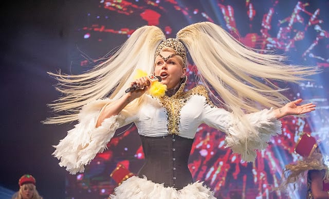 Xuxa anuncia retorno de turnê com hits clássicos e enlouquece fãs