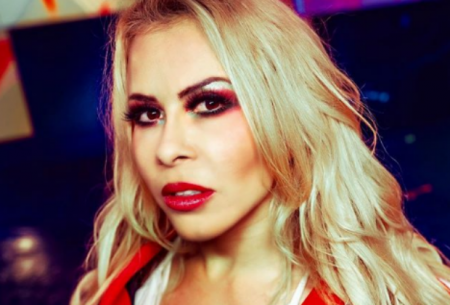 Vaidosa e prevenida, Joelma revela o que leva na bolsa