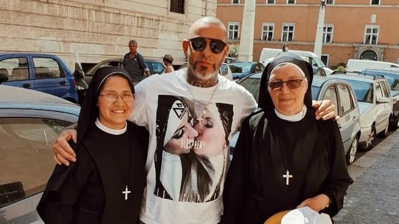 Padre defende Henrique Fogaça após polêmica com freiras e manda indireta