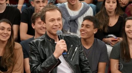 Serginho Groisman surpreende Tiago Leifert com participação antiga no “Altas Horas”