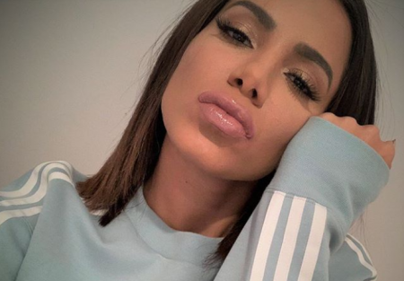 Anitta ignora famosos em premiação e fica cada vez mais “exclusiva”