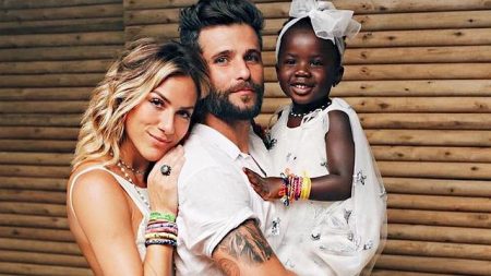 Bruno Gagliasso e Giovanna Ewbank viajam com Titi para a África