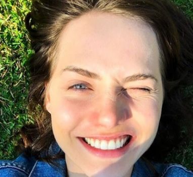 Detalhe em foto de Letícia Colin chama a atenção e arranca elogios