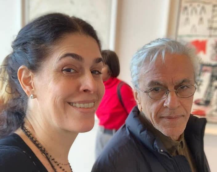 Esposa de Caetano Veloso expõe cuecas do cantor e faz revelação