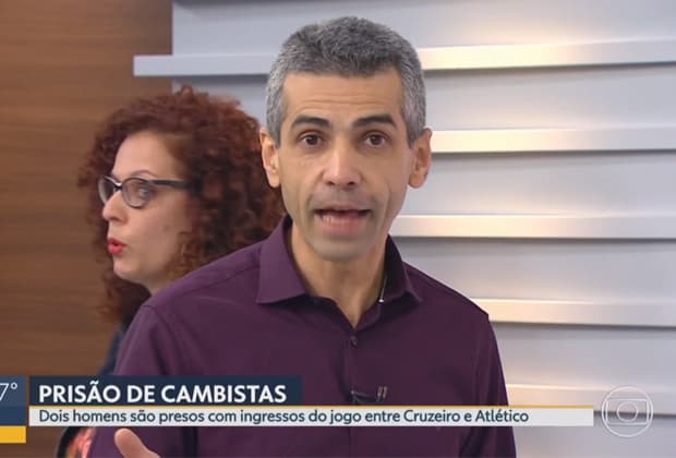 Repórter atrapalha apresentador em telejornal ao vivo na Globo
