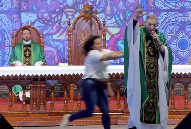 Padre Marcelo Rossi toma decisão sobre mulher que o agrediu