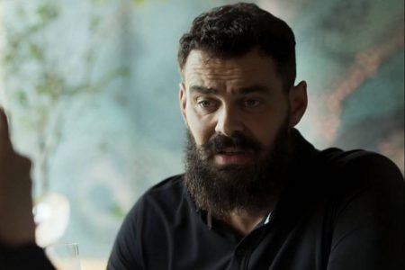 Carmo Dalla Vecchia surge com “meia-barba” e diverte fãs