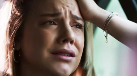 “Órfãos da Terra”: Fauze invade quarto de Dalila, que entra em pânico