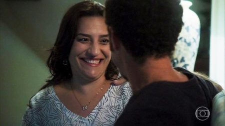 “Órfãos da Terra”: Salma pede que Aline seja sua mãe