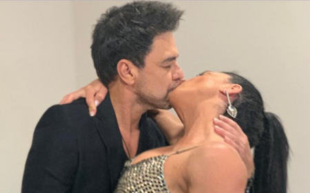 Zezé Di Camargo é surpreendido por Graciele no dia do aniversário