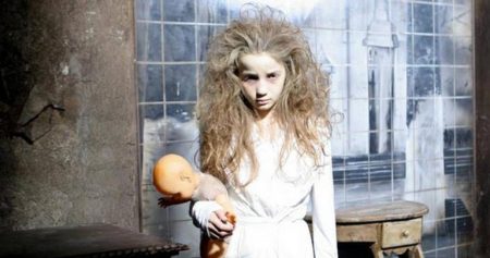 “Menina Fantasma” do SBT ressurge provocante e de fio dental