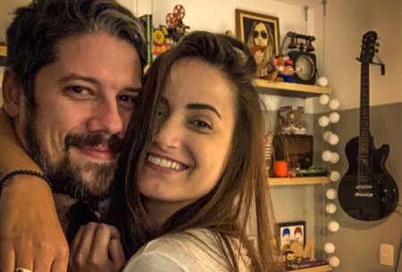 Mari Palma e Phelipe Siani trocam declarações apaixonadas na web