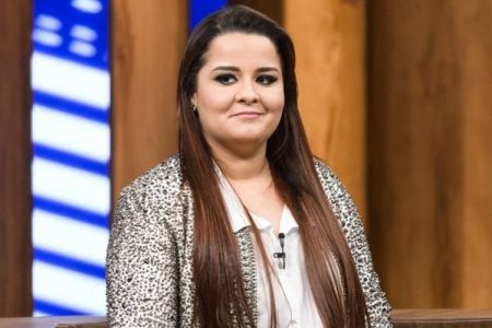 Maiara, da dupla com Maraisa, ostenta tênis de R$ 5,6 mil