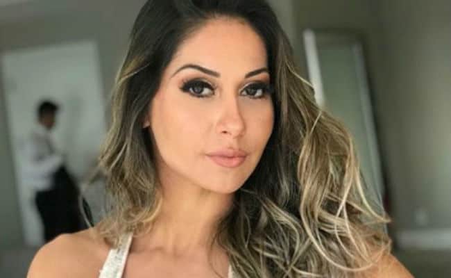 Mayra Cardi mostra boca inchada após incidente com a filha