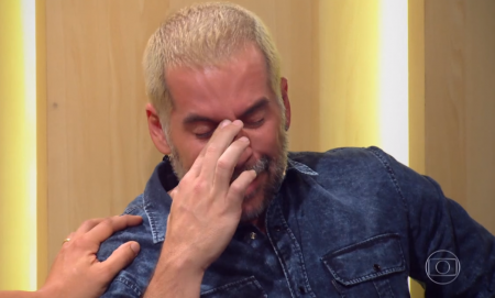 Leandro Hassum revela que não tem foto com o pai e vai aos prantos