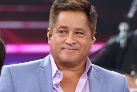 Faustão recebe grupo Amigos e faz homenagem incrível para Leonardo