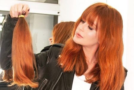 Marina Ruy Barbosa radicaliza no visual e surge loira