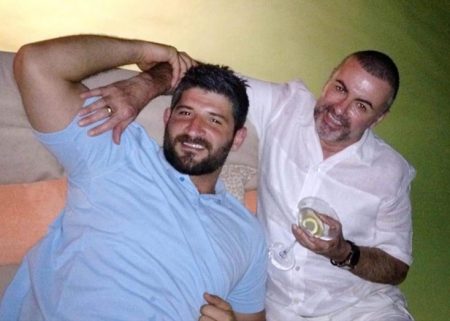 Ex-namorado de George Michael é preso após destruir mansão do cantor