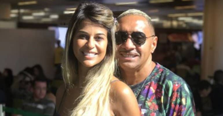 Tiririca e esposa posam em clima de romance durante passeio a Cancún