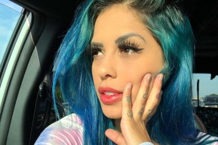 Tati Zaqui passa mão em parte íntima e surpreende com clique ousado