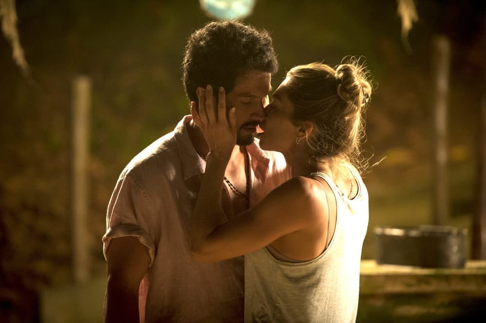 “Bom Sucesso”: Paloma e Marcos se beijam após primeiro encontro
