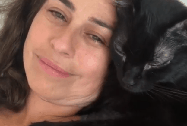Daniela Escobar revela incidente com gato, é vítima de ódio e desabafa