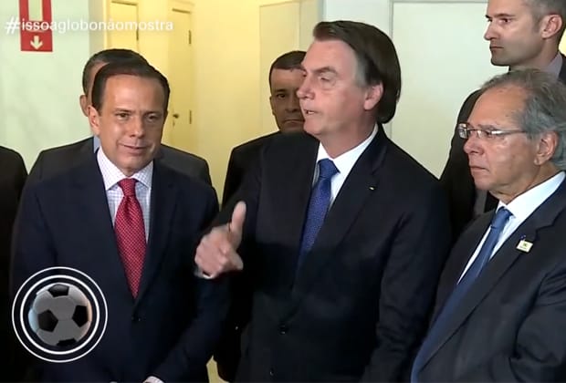 “Fantástico” ironiza Bolsonaro e diz que ele pode pedir música após “fugidinhas”
