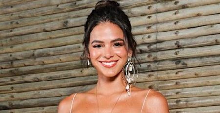 Bruna Marquezine “foge” de camarote e desfila entre o público do RiR
