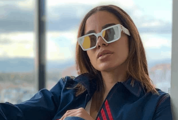 Anitta se irrita e responde propaganda provocativa do Serasa