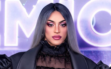 Cercada por quatro, Pabllo Vittar empina o bumbum e causa furor