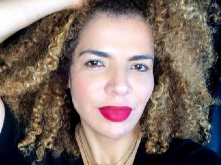 Vanessa da Mata surpreende ao exibir corpão em foto de biquíni