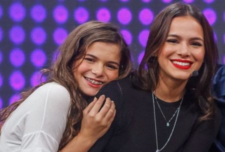 Bruna Marquezine faz irmã mais nova mudar visual e mostra resultado