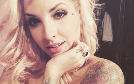 Ex-BBB Clara Aguilar oferece nudes e conteúdo explícito com 50% de desconto