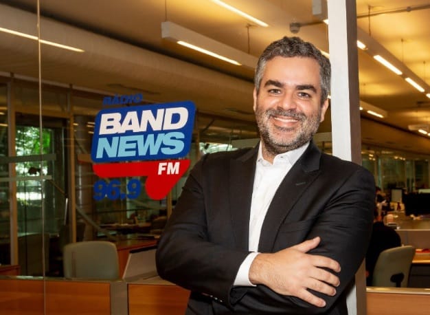 Carlos Andreazza assina com a BandNews FM e faz estreia relâmpago