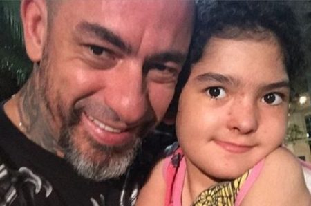 Henrique Fogaça posa com a filha e revela esquema de guarda compartilhada