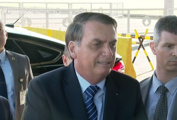 Globo manda Bolsonaro calar a boca e debocha de comparação a Johnny Bravo