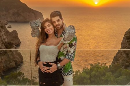 Grávida, esposa de Alok exibe barriga