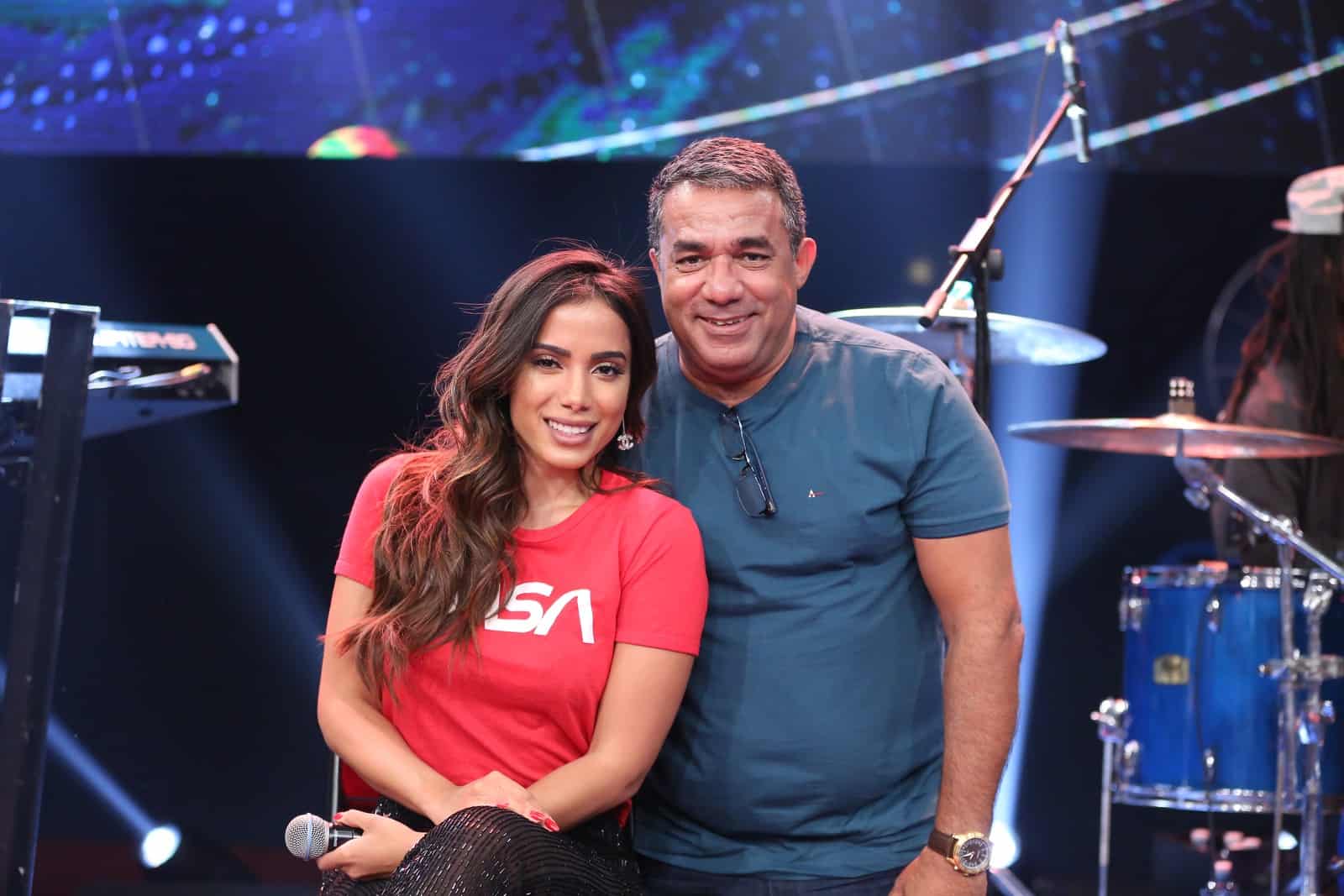 Pai de Anitta revela que cantora fica magoada quando recebe críticas