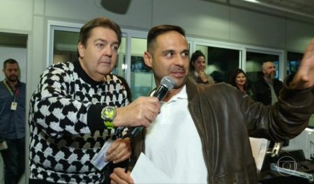 Faustão abandona palco, invade switcher da Globo e dá bronca em diretor