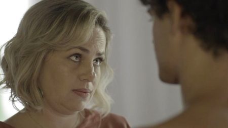 “Malhação”: Regina desconfia de aproximação entre Guga e Serginho